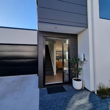 Central Home With Internal Garage - Close To Cbd! Крайстчёрч Экстерьер фото